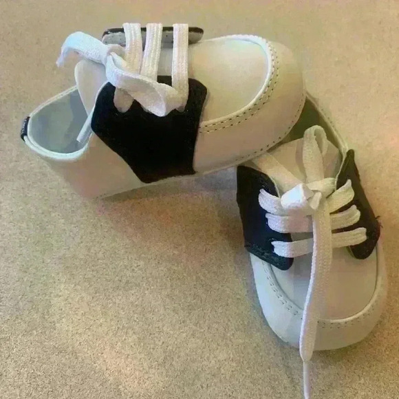 NWT BABY DEER SIZE 2 SHOES - Picture 2 of 5